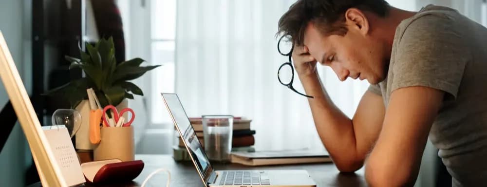 ¿Quieres decir que el dolor de cabeza puede estar relacionado con los ojos?