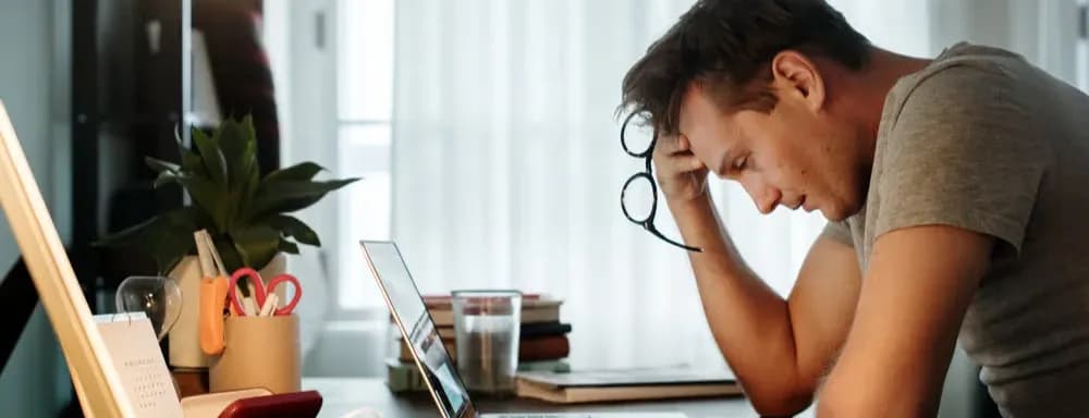 هل تعني أن الصداع يمكن أن يكون مرتبطاً بالعينين؟